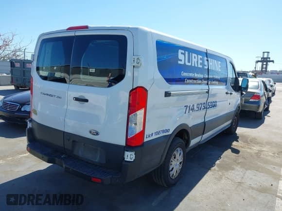✅ 2019 Ford Transit • VIN: 1FTYR2YM2KKA85216 • Lot: 42207747. Wystawiony na IAAI z przebiegiem 106 304 mil. Bezpłatny archiwum sprzedaży aukcyjnych z USA i szczegółowy raport historii pojazdu na DreamBid. Zdjęcie 4.