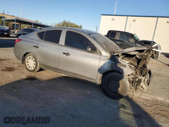 ✅ 2013 Nissan Versa S Plus • VIN: 3N1CN7AP0DL837751 • Лот: 67141675. Опубликован ранее на Copart с пробегом Не указан. Бесплатный доступ к архиву аукционных продаж из США и подробный отчёт об истории автомобиля на DreamBid. Изображение 4.