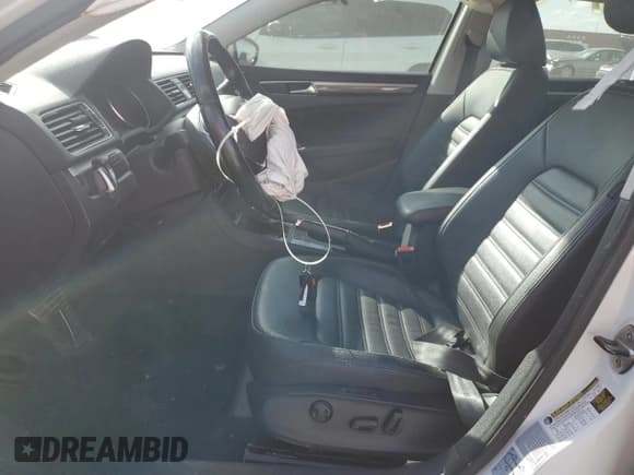 ✅ 2017 Volkswagen Passat SEL Premium • VIN: 1VWCT7A36HC084628 • Lot: 90542645. Listed on Copart with 61,013 mi. Free auction sales archive from the USA and detailed vehicle history report at DreamBid. Image 7.