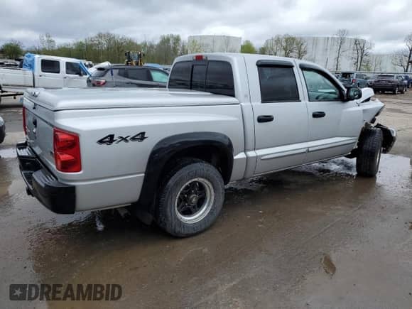2005 Dodge Dakota Laramie with VIN 1D7HW58N95S200293, listed as a Copart auction lot 56053075 with 104,769 mi miles and Salvage title. Bid and sale history available at DreamBid. Image 3.