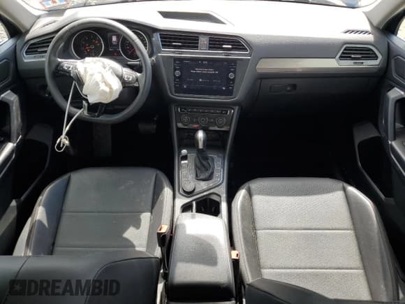 ✅ 2020 Volkswagen Tiguan SE • VIN: 3VV2B7AX0LM152466 • Lot: 81102575. Wystawiony na Copart z przebiegiem 74 615 mil. Bezpłatny archiwum sprzedaży aukcyjnych z USA i szczegółowy raport historii pojazdu na DreamBid. Zdjęcie 8.