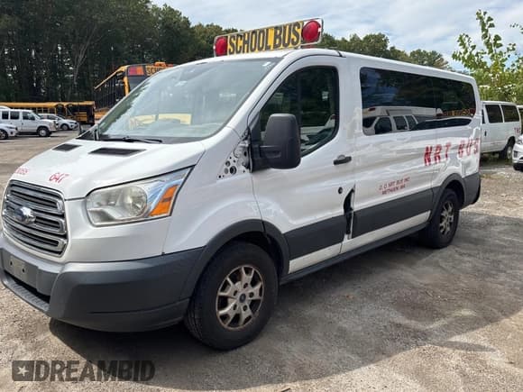 ✅ 2015 Ford Transit XL • VIN: 1FMZK1YM2FKB13584 • Lot: 81242185. Wystawiony na Copart z przebiegiem 229 910 mil. Bezpłatny archiwum sprzedaży aukcyjnych z USA i szczegółowy raport historii pojazdu na DreamBid. Zdjęcie 2.