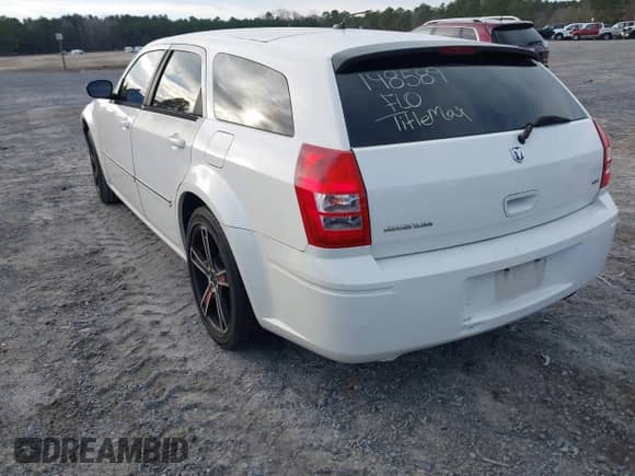 2008 Dodge Magnum SXT z VIN 2D4FV37V98H148589, wystawiony jako IAAI lot #41314996 z przebiegiem 139 079 mil mil oraz . Historia ofert i sprzedaży dostępna na DreamBid. Obrazek 3.