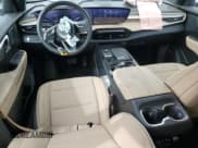 ✅ 2025 Buick Enclave Preferred • VIN: 5GAEVARS9SJ110965 • Lot: 50901405. Wystawiony na Copart z przebiegiem 6 490 mil. Bezpłatny archiwum sprzedaży aukcyjnych z USA i szczegółowy raport historii pojazdu na DreamBid. Zdjęcie 8.