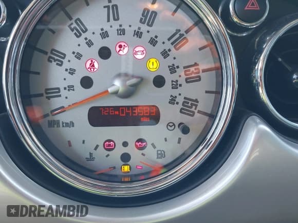 ✅ 2006 MINI Hardtop • VIN: WMWRC33576TK65655 • Lot: 43236694. Wystawiony na IAAI z przebiegiem 43 583 mil. Bezpłatny archiwum sprzedaży aukcyjnych z USA i szczegółowy raport historii pojazdu na DreamBid. Zdjęcie 7.