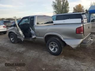 ✅ 2001 Chevrolet S-10 LS • VIN: 1GCCS19581K162217 • Лот: 79950614. Опубликован ранее на Copart с пробегом 200 950 миль. Бесплатный доступ к архиву аукционных продаж из США и подробный отчёт об истории автомобиля на DreamBid. Изображение 2.