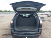 ✅ 2016 Chevrolet Traverse LT • VIN: 1GNKRGKD6GJ184685 • Lot: 43347578. Wystawiony na IAAI z przebiegiem 118 041 mil. Bezpłatny archiwum sprzedaży aukcyjnych z USA i szczegółowy raport historii pojazdu na DreamBid. Zdjęcie 17.