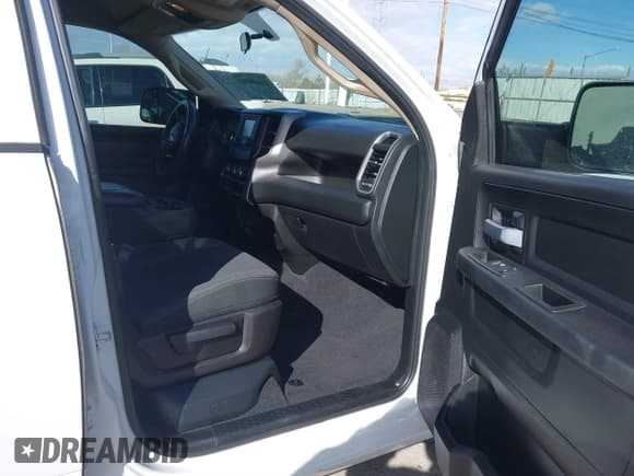 ✅ 2019 Ram 2500 Tradesman • VIN: 3C6UR5HJ3KG595479 • Lot: 41480080. Wystawiony na IAAI z przebiegiem 63 268 mil. Bezpłatny archiwum sprzedaży aukcyjnych z USA i szczegółowy raport historii pojazdu na DreamBid. Zdjęcie 5.