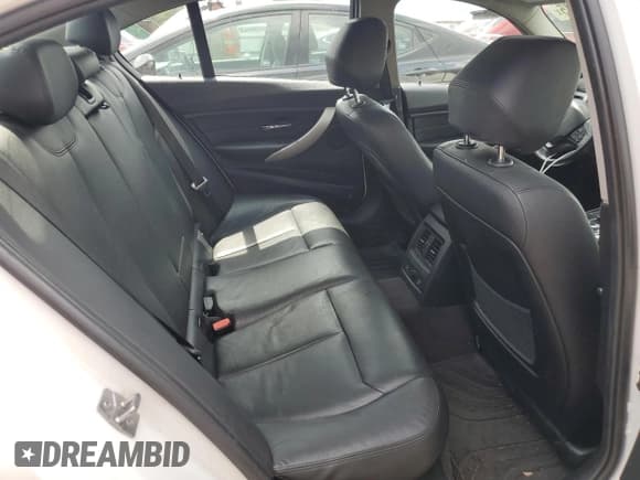 ✅ 2013 BMW 3 Series 328i xDrive • VIN: WBA3B3C59DF539667 • Lot: 60927645. Wystawiony na Copart z przebiegiem 140 698 mil. Bezpłatny archiwum sprzedaży aukcyjnych z USA i szczegółowy raport historii pojazdu na DreamBid. Zdjęcie 10.