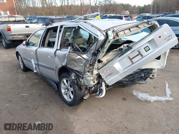✅ 2004 Volvo V70 • VIN: YV1SW59V642452557 • Lot: 43766196. Listed on IAAI with Not provided. Free auction sales archive from the USA and detailed vehicle history report at DreamBid. Image 3.