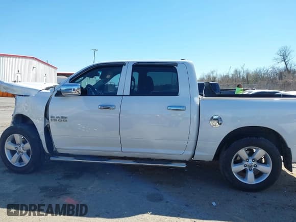 ✅ 2015 Ram 1500 Tradesman • VIN: 1C6RR6KG1FS762624 • Lot: 41716328. Listed on IAAI with 141,323 mi. Free auction sales archive from the USA and detailed vehicle history report at DreamBid. Image 14.