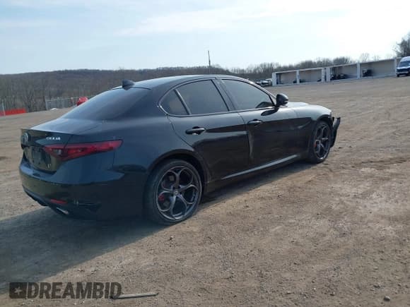 ✅ 2017 Alfa Romeo Giulia Ti • VIN: ZARFAEEN1H7540670 • Lot: 41790762. Listed on IAAI with 85,030 mi. Free auction sales archive from the USA and detailed vehicle history report at DreamBid. Image 4.