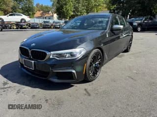 ✅ 2018 BMW 5 Series M550i xDrive • VIN: WBAJB9C5XJB035707 • Лот: 85534745. Опубликован ранее на Copart с пробегом 82 370 миль. Бесплатный доступ к архиву аукционных продаж из США и подробный отчёт об истории автомобиля на DreamBid. Изображение 1.