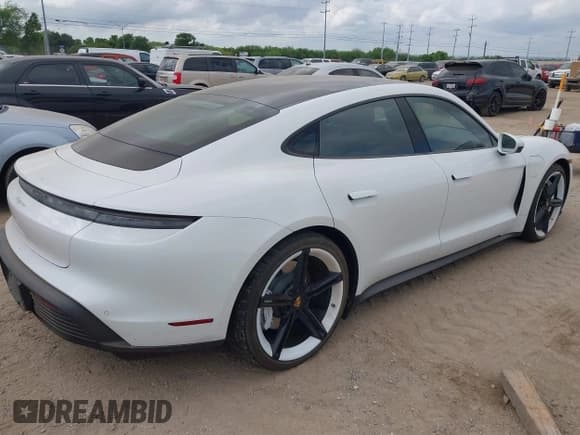 ✅ 2022 Porsche Taycan • VIN: WP0AA2Y10NSA12920 • Lot: 42047850. Wystawiony na IAAI z przebiegiem 22 300 mil. Bezpłatny archiwum sprzedaży aukcyjnych z USA i szczegółowy raport historii pojazdu na DreamBid. Zdjęcie 4.