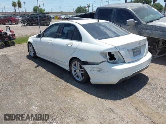 ✅ 2014 Mercedes-Benz C 250 Sport • VIN: WDDGF4HB6ER308647 • Lot: 42794419. Listed on IAAI with 152,949 mi. Free auction sales archive from the USA and detailed vehicle history report at DreamBid. Image 3.