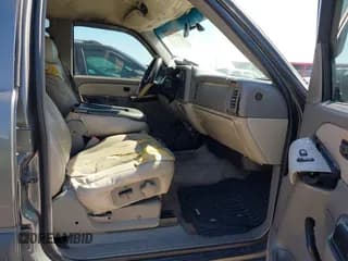 ✅ 2002 Chevrolet Suburban LS • VIN: 3GNEC16Z62G198727 • Лот: 41843171. Опубликован ранее на IAAI с пробегом 342 212 миль. Бесплатный доступ к архиву аукционных продаж из США и подробный отчёт об истории автомобиля на DreamBid. Изображение 5.