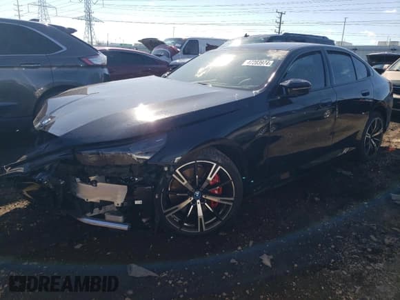 ✅ 2024 BMW i5 M60 • VIN: WBY43FK00RCP55216 • Lot: 47203974. Wystawiony na Copart z przebiegiem 3 518 mil. Bezpłatny archiwum sprzedaży aukcyjnych z USA i szczegółowy raport historii pojazdu na DreamBid. Zdjęcie 1.