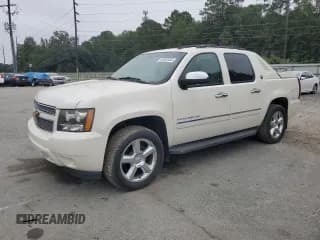 ✅ 2013 Chevrolet Avalanche LTZ • VIN: 3GNTKGE70DG242012 • Lot: 82352455. Wystawiony na Copart z przebiegiem 171 279 mil. Bezpłatny archiwum sprzedaży aukcyjnych z USA i szczegółowy raport historii pojazdu na DreamBid. Zdjęcie 1.