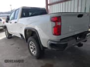 ✅ 2022 Chevrolet Silverado 2500HD Work Truck • VIN: 1GC2YLE73NF218219 • Lot: 41660179. Wystawiony na IAAI z przebiegiem 132 538 mil. Bezpłatny archiwum sprzedaży aukcyjnych z USA i szczegółowy raport historii pojazdu na DreamBid. Zdjęcie 3.