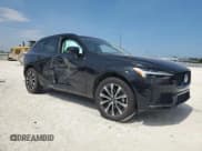 ✅ 2024 Volvo XC60 Core Dark Theme • VIN: YV4L12RK2R1761594 • Lot: 58273565. Wystawiony na Copart z przebiegiem 14 481 mil. Bezpłatny archiwum sprzedaży aukcyjnych z USA i szczegółowy raport historii pojazdu na DreamBid. Zdjęcie 4.