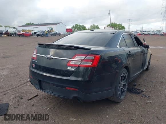 ✅ 2015 Ford Taurus SHO • VIN: 1FAHP2KT2FG186714 • Lot: 42182632. Listed on IAAI with 113,500 mi. Free auction sales archive from the USA and detailed vehicle history report at DreamBid. Image 4.