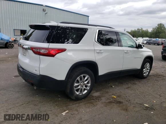 ✅ 2021 Chevrolet Traverse LT Cloth • VIN: 1GNEVGKW8MJ268058 • Lot: 67517114. Wystawiony na Copart z przebiegiem 47 249 mil. Bezpłatny archiwum sprzedaży aukcyjnych z USA i szczegółowy raport historii pojazdu na DreamBid. Zdjęcie 3.