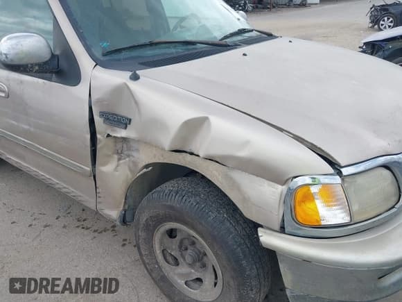 ✅ 1997 Ford Expedition XLT • VIN: 1FMEU1765VLB24163 • Lot: 42303093. Wystawiony na IAAI z przebiegiem 137 427 mil. Bezpłatny archiwum sprzedaży aukcyjnych z USA i szczegółowy raport historii pojazdu na DreamBid. Zdjęcie 6.