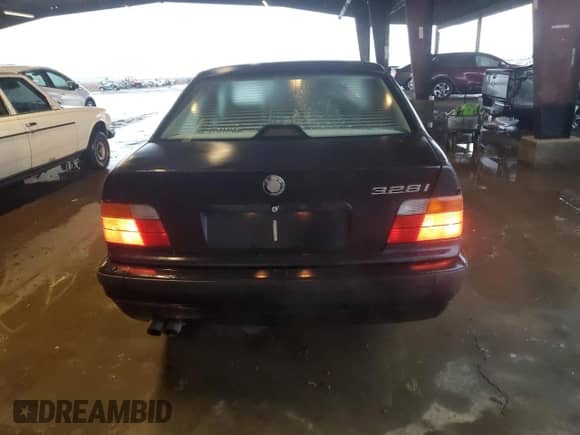 1997 BMW 3 Series z VIN WBACD3325VAV21116, wystawiony jako Copart lot #82164394 z przebiegiem 172 704 mil mil oraz Czysty tytuł • Clean title. Historia ofert i sprzedaży dostępna na DreamBid. Obrazek 6.