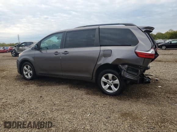✅ 2016 Toyota Sienna LE AAS • VIN: 5TDKK3DC9GS734846 • Lot: 86884005. Wystawiony na Copart z przebiegiem 121 683 mil. Bezpłatny archiwum sprzedaży aukcyjnych z USA i szczegółowy raport historii pojazdu na DreamBid. Zdjęcie 2.