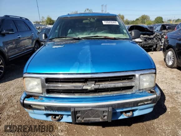 1995 Chevrolet Blazer z VIN 1GNDT13W6S2137053, wystawiony jako Copart lot #73525544 z przebiegiem 188 033 mil mil oraz Nie do naprawy • Non repairable. Historia ofert i sprzedaży dostępna na DreamBid. Obrazek 5.