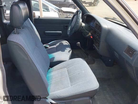 ✅ 1995 Toyota Pickup DX • VIN: JT4RN93P9S5112517 • Lot: 42843583. Listed on IAAI with 144,959 mi. Free auction sales archive from the USA and detailed vehicle history report at DreamBid. Image 5.