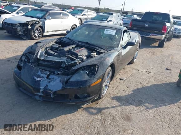 2009 Chevrolet Corvette 1LT z VIN 1G1YY25W895100585, wystawiony jako IAAI lot #43540425 z przebiegiem Nie podano mil oraz . Historia ofert i sprzedaży dostępna na DreamBid. Obrazek 16.