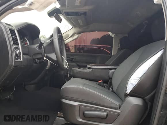 2022 Ram 1500 Express z VIN 3C6JR6AT8NG210555, wystawiony jako Copart lot #86509965 z przebiegiem 18 473 mil mil oraz Czysty tytuł • Clean title. Historia ofert i sprzedaży dostępna na DreamBid. Obrazek 7.