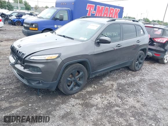 ✅ 2018 Jeep Cherokee Latitude • VIN: 1C4PJLCB6JD513998 • Lot: 42941760. Wystawiony na IAAI z przebiegiem 173 009 mil. Bezpłatny archiwum sprzedaży aukcyjnych z USA i szczegółowy raport historii pojazdu na DreamBid. Zdjęcie 2.