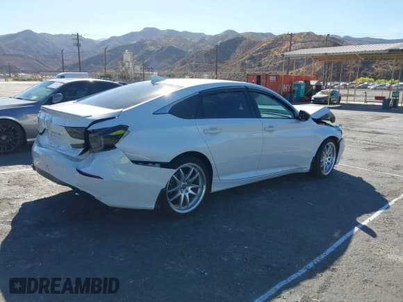 ✅ 2020 Honda Accord Sport • VIN: 1HGCV2F3XLA007730 • Lot: 43431473. Wystawiony na IAAI z przebiegiem 56 881 mil. Bezpłatny archiwum sprzedaży aukcyjnych z USA i szczegółowy raport historii pojazdu na DreamBid. Zdjęcie 4.