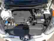 2017 Hyundai Veloster z VIN KMHTC6AD1HU322526, wystawiony jako Copart lot #49550693 z przebiegiem 47 781 mil mil oraz . Historia ofert i sprzedaży dostępna na DreamBid. Obrazek 11.