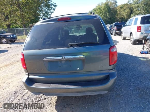✅ 2005 Chrysler Town & Country LX • VIN: 2C4GP44R05R355192 • Lot: 43130433. Wystawiony na IAAI z przebiegiem 123 215 mil. Bezpłatny archiwum sprzedaży aukcyjnych z USA i szczegółowy raport historii pojazdu na DreamBid. Zdjęcie 17.