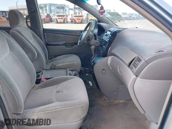 2005 Toyota Sienna LE z VIN 5TDZA23CX5S339231, wystawiony jako IAAI lot #43477645 z przebiegiem 205 064 mil mil oraz . Historia ofert i sprzedaży dostępna na DreamBid. Obrazek 5.