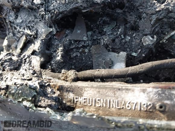 ✅ 1992 Ford Bronco XL • VIN: 1FMEU15N1NLA67132 • Lot: 41451821. Wystawiony na IAAI z przebiegiem Nie podano. Bezpłatny archiwum sprzedaży aukcyjnych z USA i szczegółowy raport historii pojazdu na DreamBid. Zdjęcie 9.