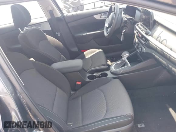 ✅ 2024 Kia Forte LXS • VIN: 3KPF24AD6RE804742 • Lot: 42804745. Listed on IAAI with 9,939 mi. Free auction sales archive from the USA and detailed vehicle history report at DreamBid. Image 5.