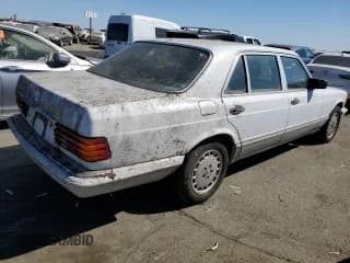 ✅ 1991 Mercedes-Benz 420 SEL • VIN: WDBCA35E9MA597051 • Lot: 69926944. Wystawiony na Copart z przebiegiem 160 717 mil. Bezpłatny archiwum sprzedaży aukcyjnych z USA i szczegółowy raport historii pojazdu na DreamBid. Zdjęcie 3.