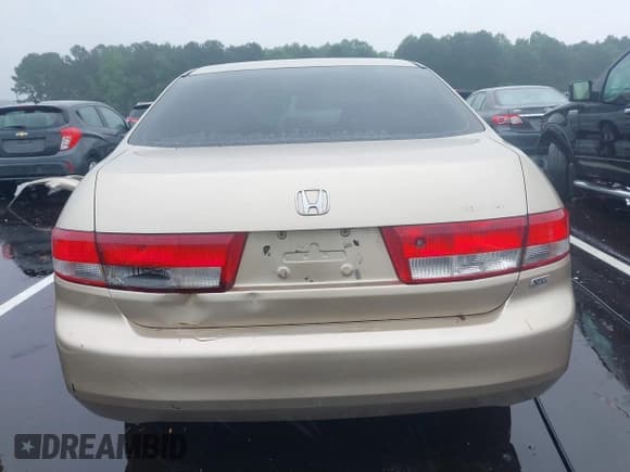 ✅ 2003 Honda Accord LX • VIN: 1HGCM66313A037385 • Lot: 42942358. Listed on IAAI with 385,096 mi. Free auction sales archive from the USA and detailed vehicle history report at DreamBid. Image 16.