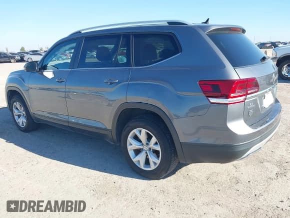 ✅ 2018 Volkswagen Atlas SE • VIN: 1V2CP2CA4JC595720 • Lot: 43625328. Listed on IAAI with 125,209 mi. Free auction sales archive from the USA and detailed vehicle history report at DreamBid. Image 3.
