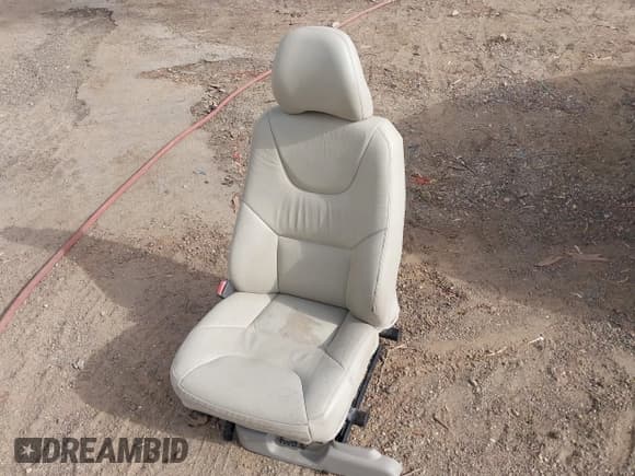 ✅ 2004 Volvo S60 • VIN: YV1RS59V142413627 • Lot: 43692092. Listed on IAAI with 140,213 mi. Free auction sales archive from the USA and detailed vehicle history report at DreamBid. Image 12.