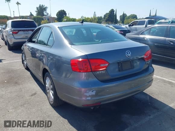 ✅ 2011 Volkswagen Jetta SE • VIN: 3VWDZ7AJ4BM389150 • Lot: 42725639. Listed on IAAI with 101,271 mi. Free auction sales archive from the USA and detailed vehicle history report at DreamBid. Image 3.