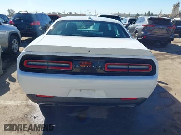 ✅ 2021 Dodge Challenger R/T • VIN: 2C3CDZBT0MH651440 • Lot: 43581247. Wystawiony na IAAI z przebiegiem 18 078 mil. Bezpłatny archiwum sprzedaży aukcyjnych z USA i szczegółowy raport historii pojazdu na DreamBid. Zdjęcie 17.
