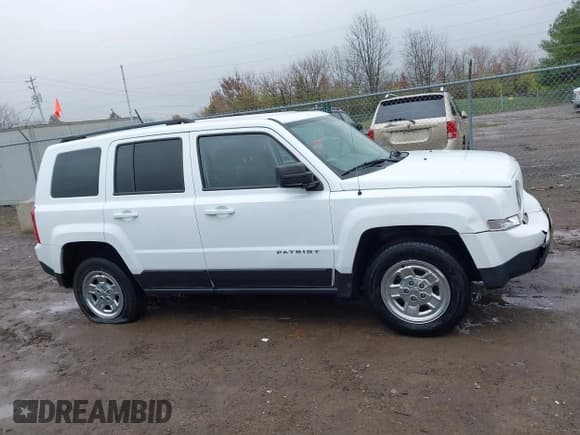 ✅ 2016 Jeep Patriot Sport SE • VIN: 1C4NJRBB4GD814547 • Lot: 43734900. Wystawiony na IAAI z przebiegiem 127 647 mil. Bezpłatny archiwum sprzedaży aukcyjnych z USA i szczegółowy raport historii pojazdu na DreamBid. Zdjęcie 13.