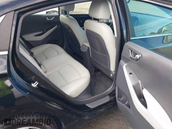 2022 Hyundai Ioniq SEL z VIN KMHC75LD9NU268643, wystawiony jako IAAI lot #43272941 z przebiegiem 93 832 mil mil oraz . Historia ofert i sprzedaży dostępna na DreamBid. Obrazek 8.