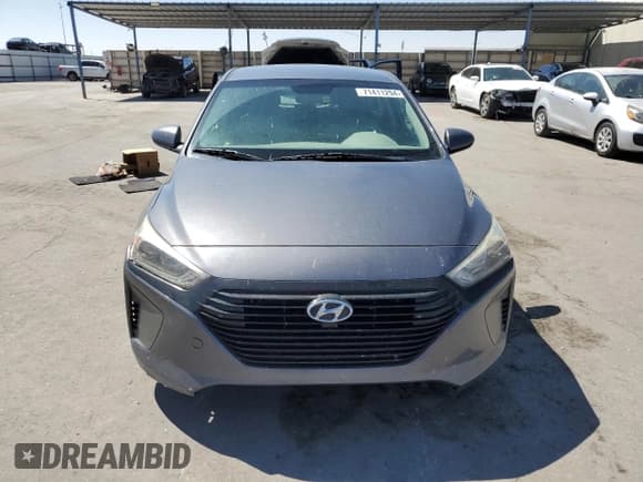 ✅ 2018 Hyundai Ioniq Blue • VIN: KMHC65LCXJU065474 • Lot: 71411294. Wystawiony na Copart z przebiegiem 62 366 mil. Bezpłatny archiwum sprzedaży aukcyjnych z USA i szczegółowy raport historii pojazdu na DreamBid. Zdjęcie 5.