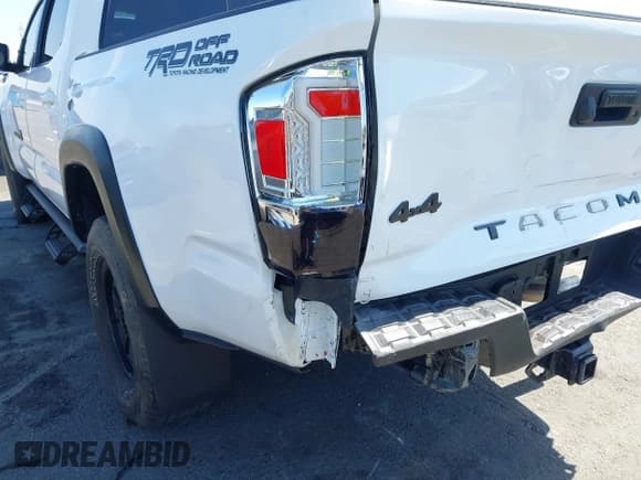 ✅ 2023 Toyota Tacoma TRD Off Road • VIN: 3TMCZ5ANXPM598065 • Lot: 43358930. Wystawiony na IAAI z przebiegiem 52 341 mil. Bezpłatny archiwum sprzedaży aukcyjnych z USA i szczegółowy raport historii pojazdu na DreamBid. Zdjęcie 6.